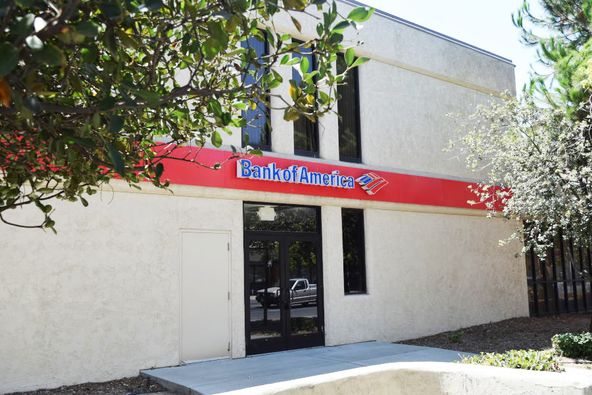 Bank of America-Hanford, CA: 180 N Redington St, Hanford, CA 93230